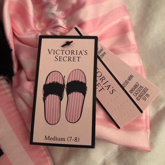 Victoria’s Secret Striped Slippers with pouch - Picture 6 of 6